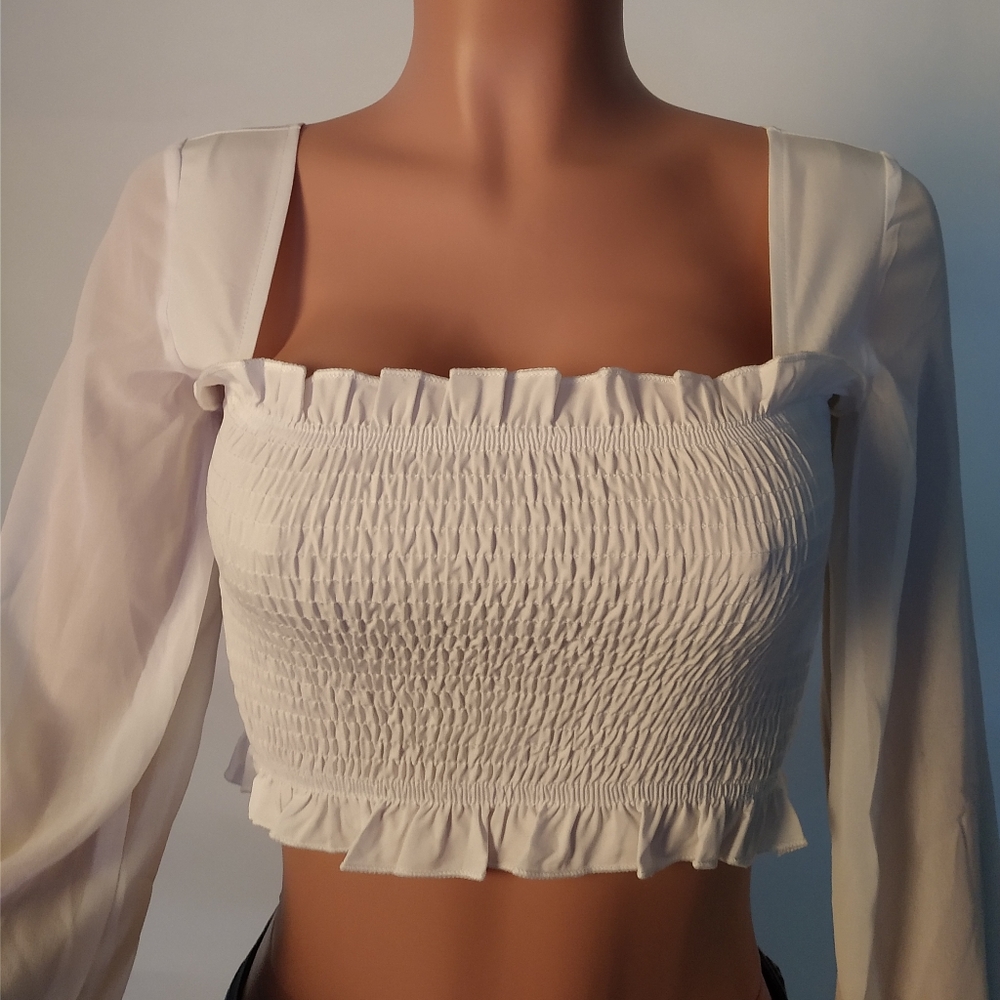Chiffon long sleeve crop top with cuffs. - Picture 4 of 5
